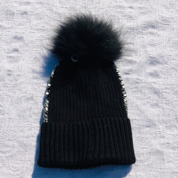 BARI LYNN**Gorgeous Sequins Hat w/ Fur Pom Pom - Picture 2 of 3